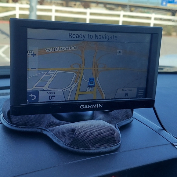 Garmin touch screen GPS excellent condition - Picture 2 of 5